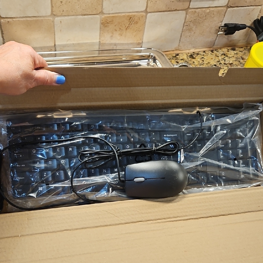 NWT Microsoft‎ Black Ergonomic Keyboard And Mouse